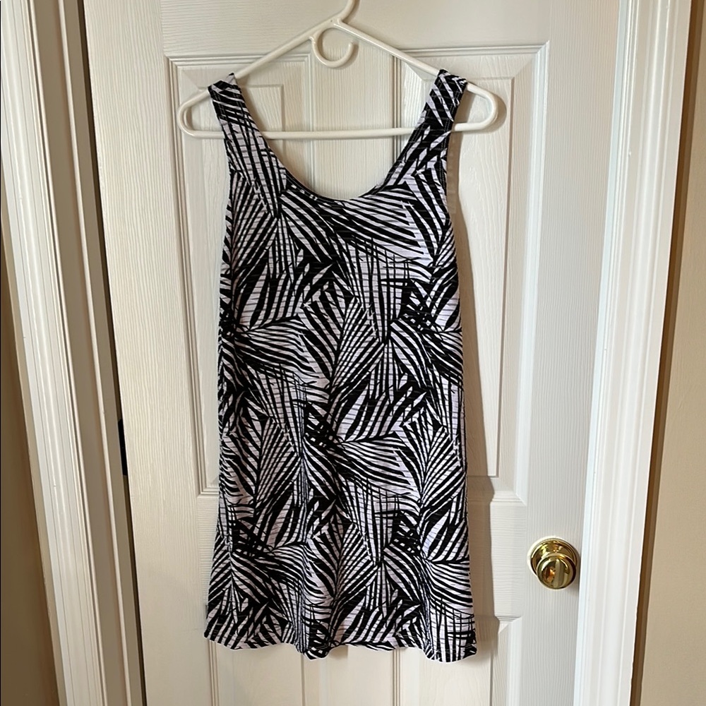 Black and White Patterned Sleeveless swim cover up